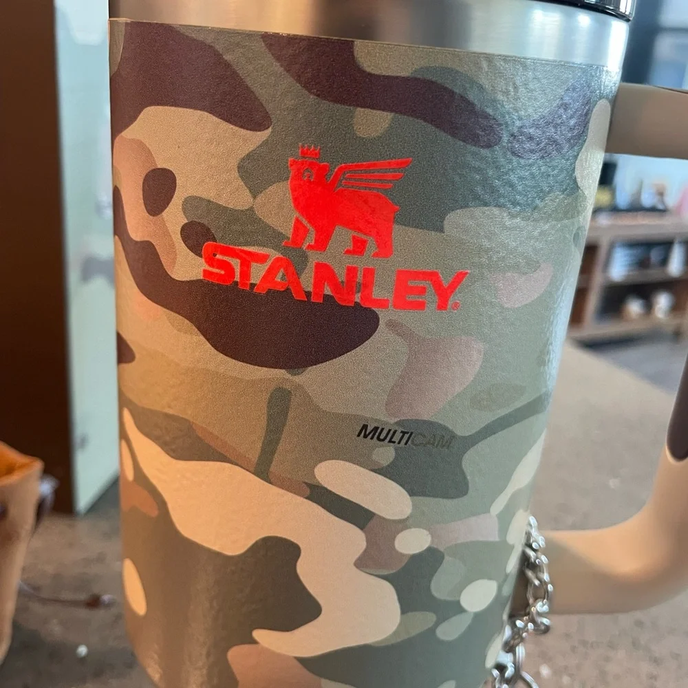 Stanley Multicam Post Malone LIMITED DROP - Picture 2 of 8
